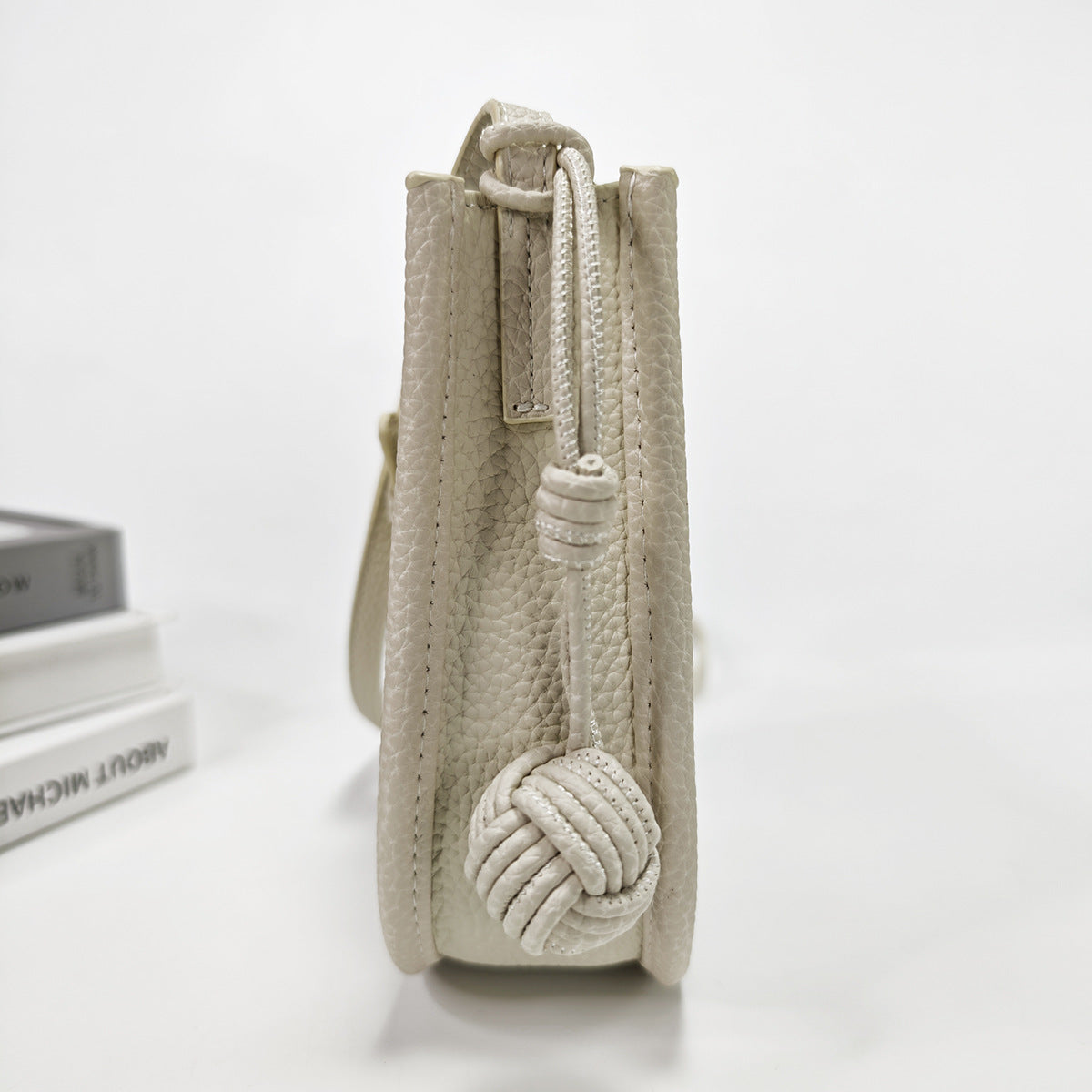 Genuine Leather Small Bucket Bag Trendy Small Bag for Women Fashion Woven Ball Phone Bag Versatile Shoulder Crossbody Bag