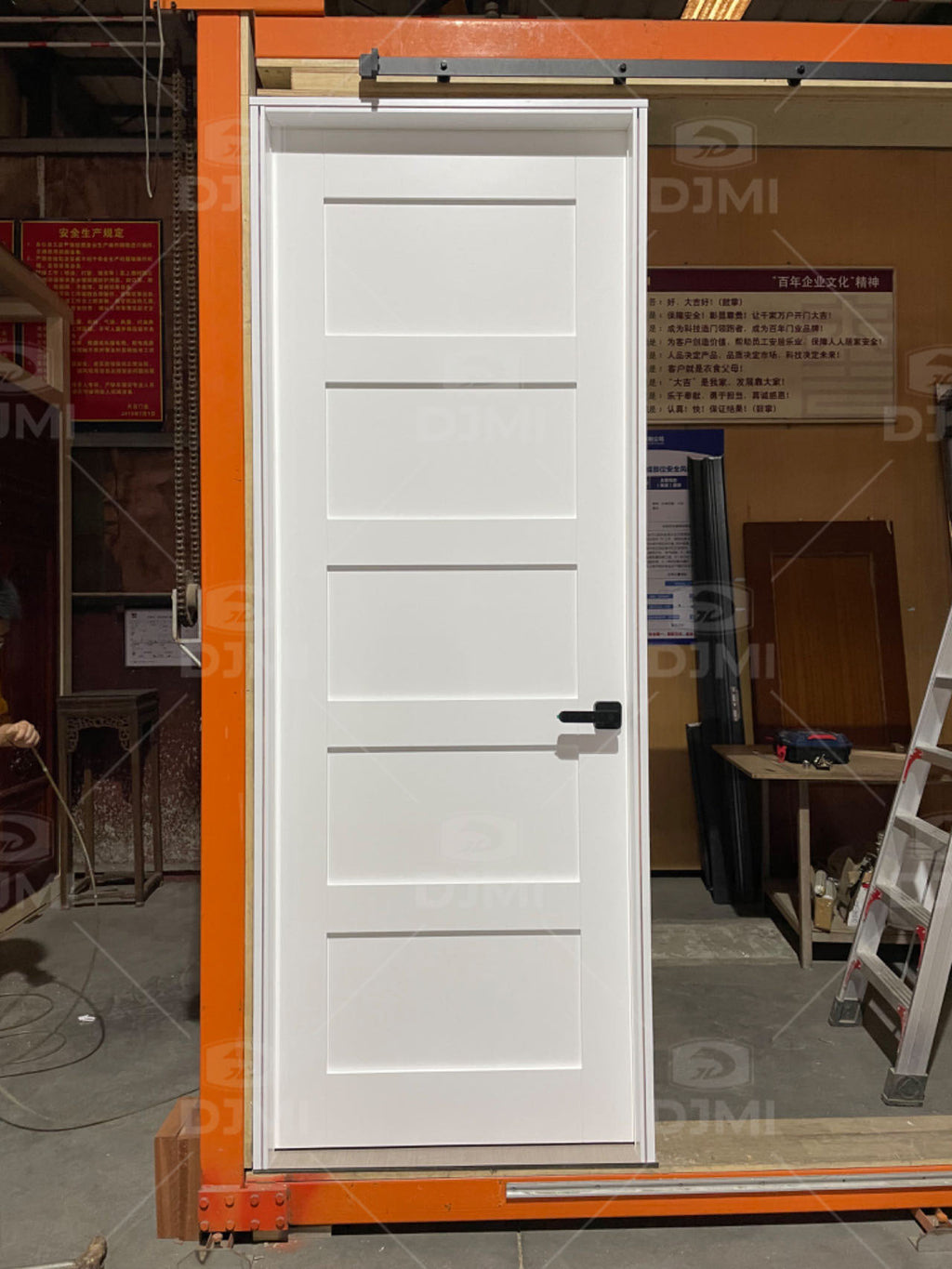 China Manufactured Paneled Solid Wood Primed Shaker Slab Standard Door Oak 3 Panel Shaker Internal Door