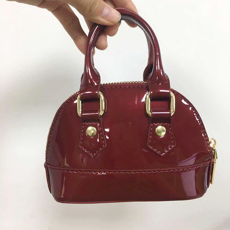 2022New Year's Trendy Fashion Small Bag Women's Shoulder Chain Crossbody Shell Bag