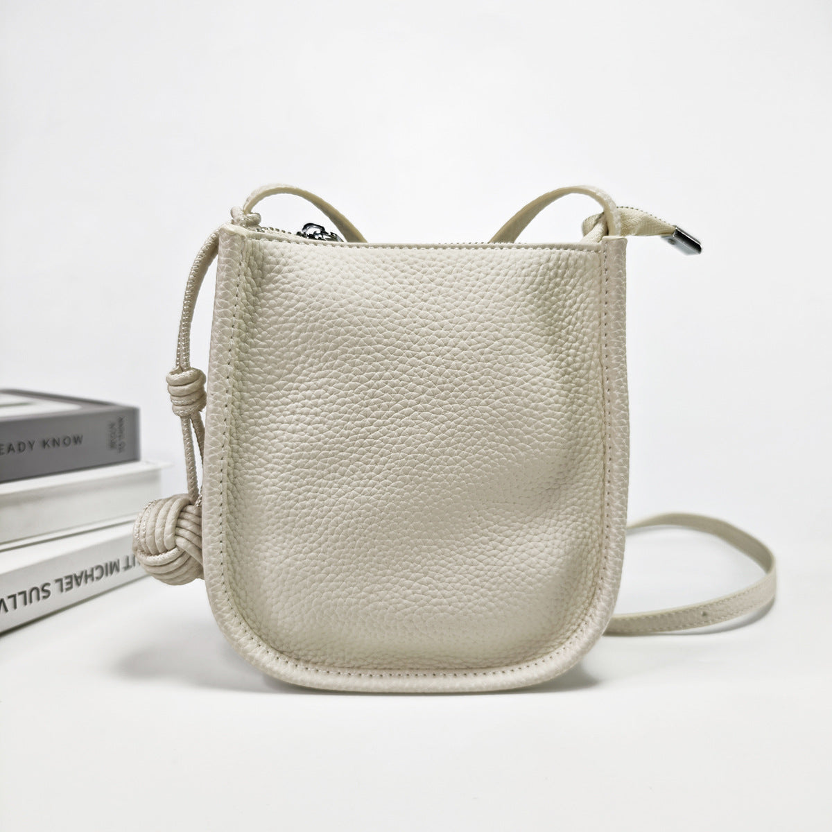 Genuine Leather Small Bucket Bag Trendy Small Bag for Women Fashion Woven Ball Phone Bag Versatile Shoulder Crossbody Bag