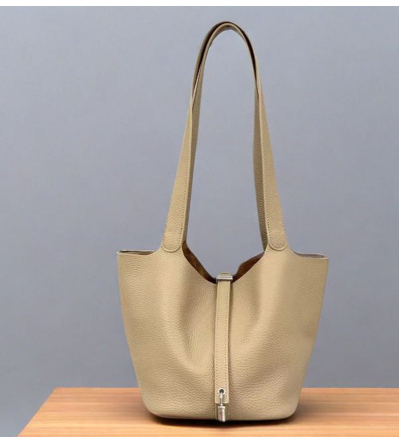2025New Basket Bag for Women, High-End Niche Design, Large Capacity Bucket Bag, Top Layer Cowhide Handbag