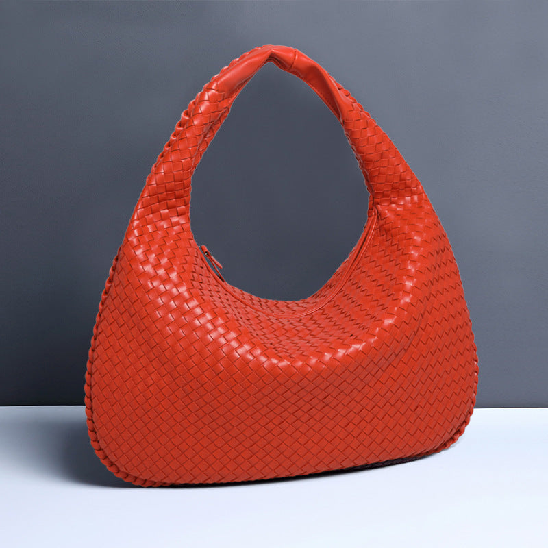 European and American New Crescent Women's Bag Fully Handwoven Handheld Dumpling Bag Fashionable Versatile European and American Style Single Shoulder Underarm Bag
