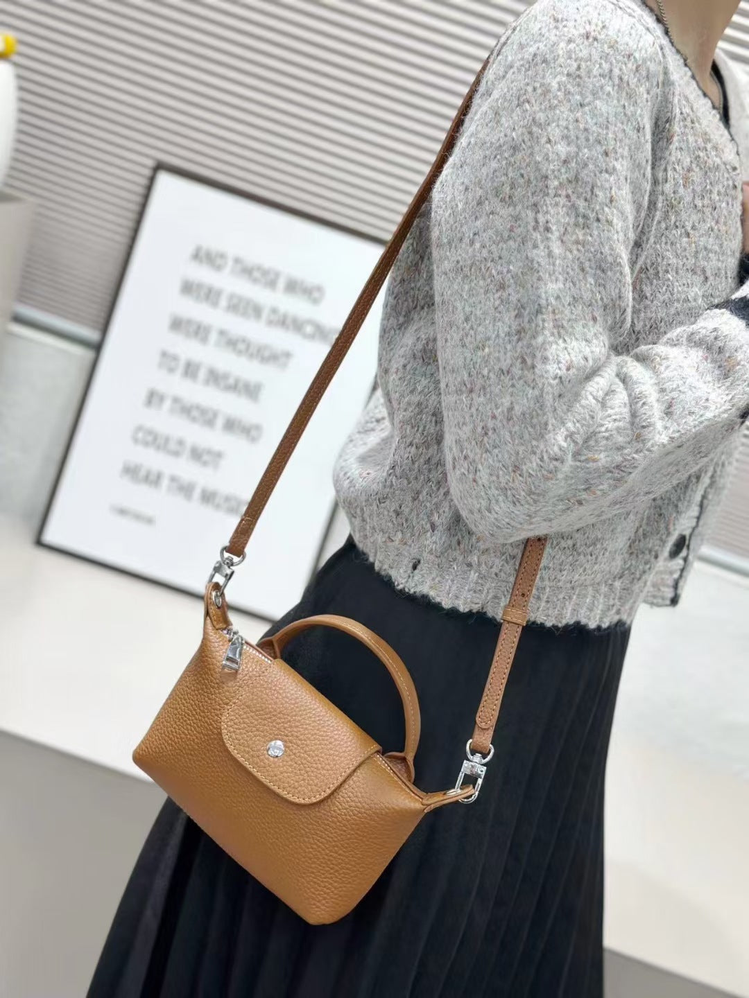 Dumpling Bag Top Layer Cowhide Niche Phone Bag Crossbody Small Bag Casual Genuine Leather Women's Bag Multifunctional Coin Purse