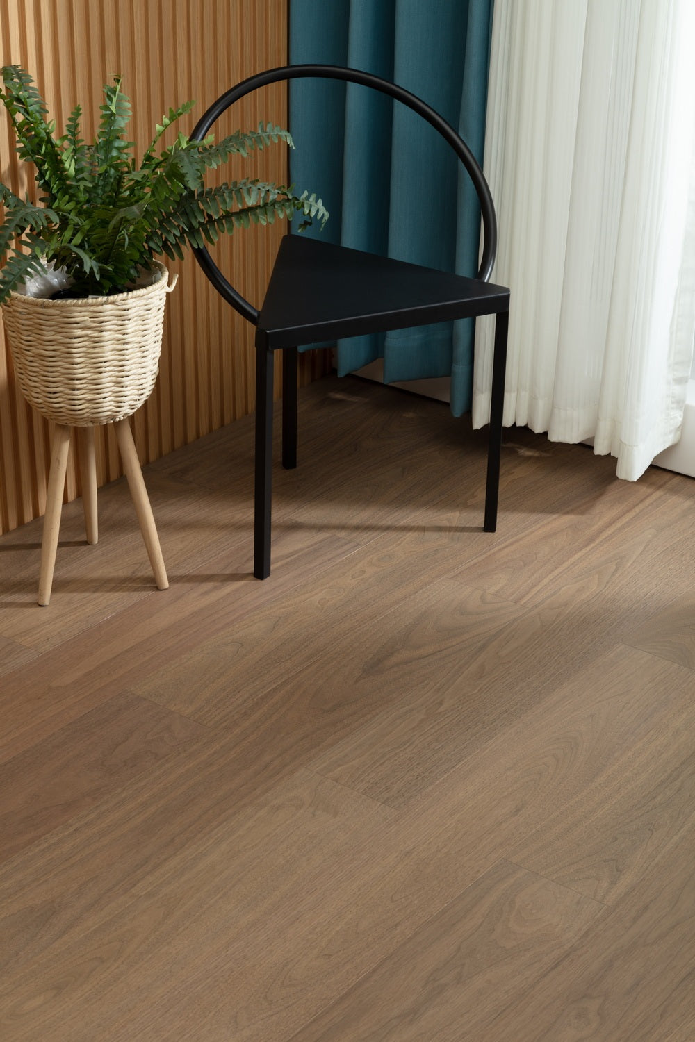 SK 1205 Full Birch Multi-layer Core Solid Wood Black Walnut Veneer 1.2mm Skid-resistant Lock Joint Engineered Flooring