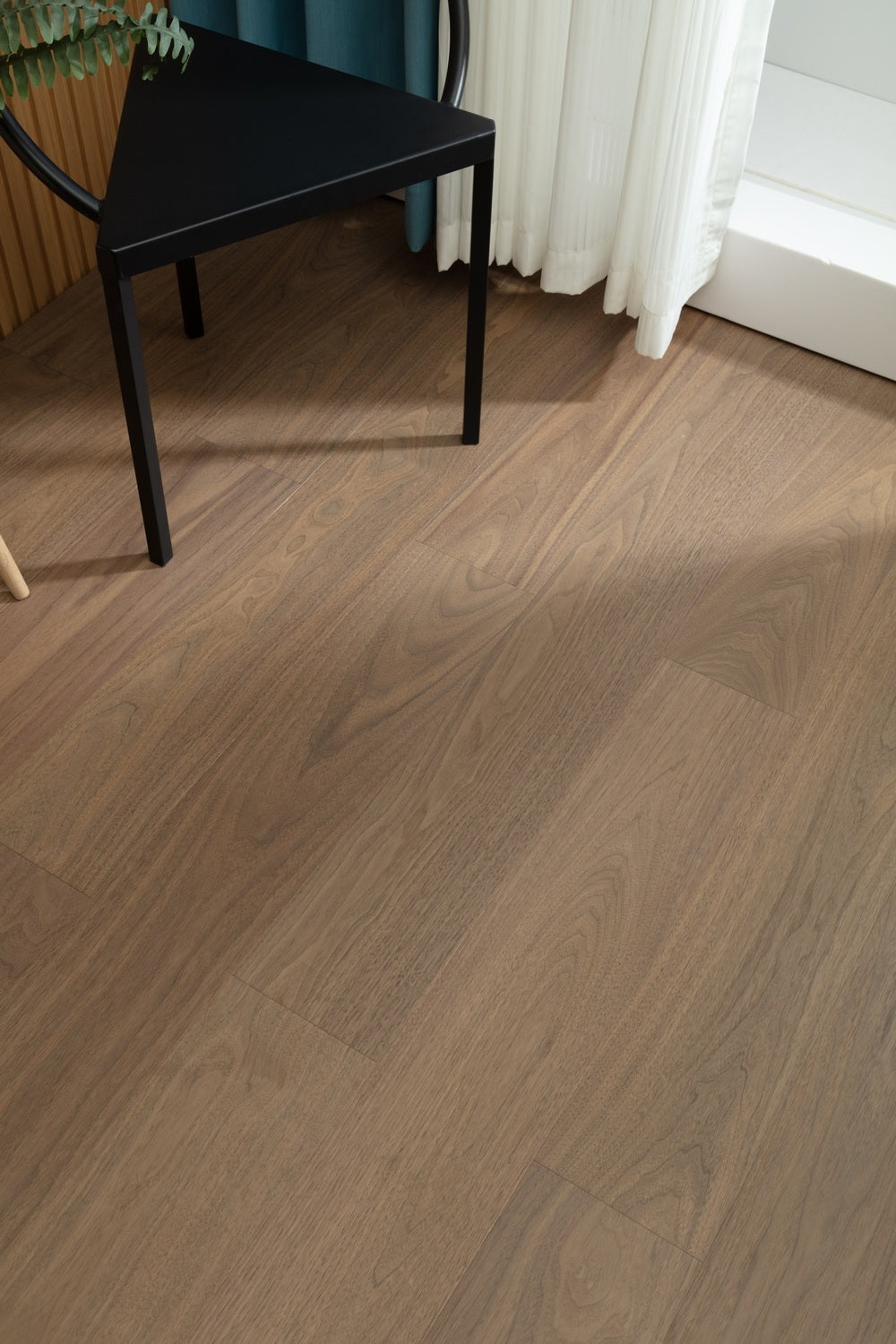 SK 1205 Full Birch Multi-layer Core Solid Wood Black Walnut Veneer 1.2mm Skid-resistant Lock Joint Engineered Flooring