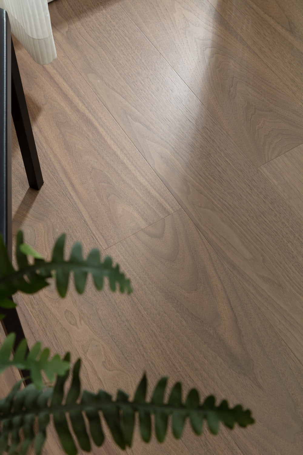 SK 1205 Full Birch Multi-layer Core Solid Wood Black Walnut Veneer 1.2mm Skid-resistant Lock Joint Engineered Flooring