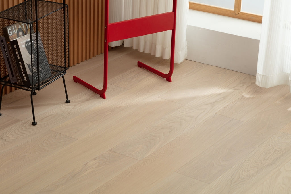SC1210 New 3-layer Core Solid Wood European Oak Veneer 1.2mm Skid-resistant Click lock Joint Engineered Flooring