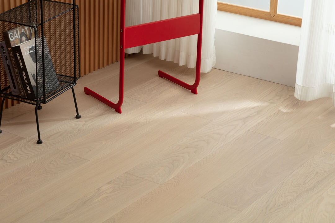 SC1210 New 3-layer Core Solid Wood European Oak Veneer 1.2mm Skid-resistant Click lock Joint Engineered Flooring