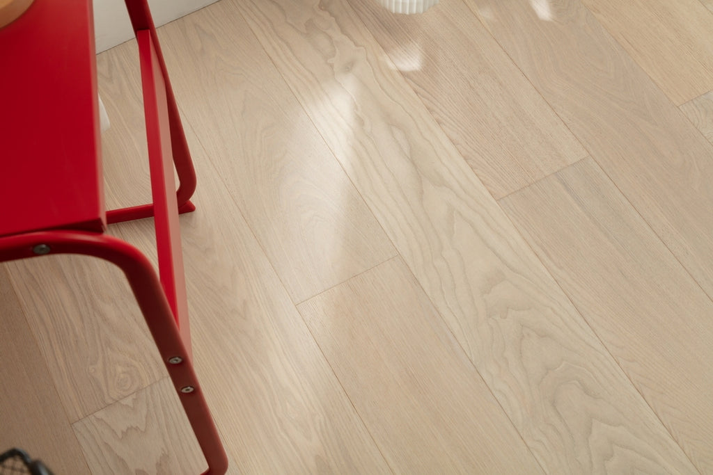 SC1210 New 3-layer Core Solid Wood European Oak Veneer 1.2mm Skid-resistant Click lock Joint Engineered Flooring