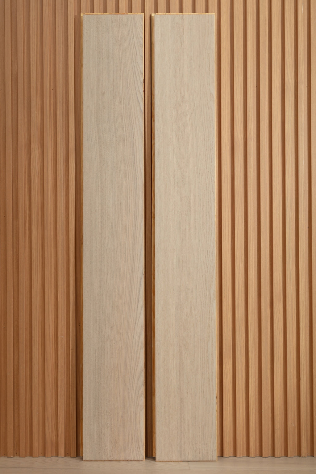 SC1210 New 3-layer Core Solid Wood European Oak Veneer 1.2mm Skid-resistant Click lock Joint Engineered Flooring