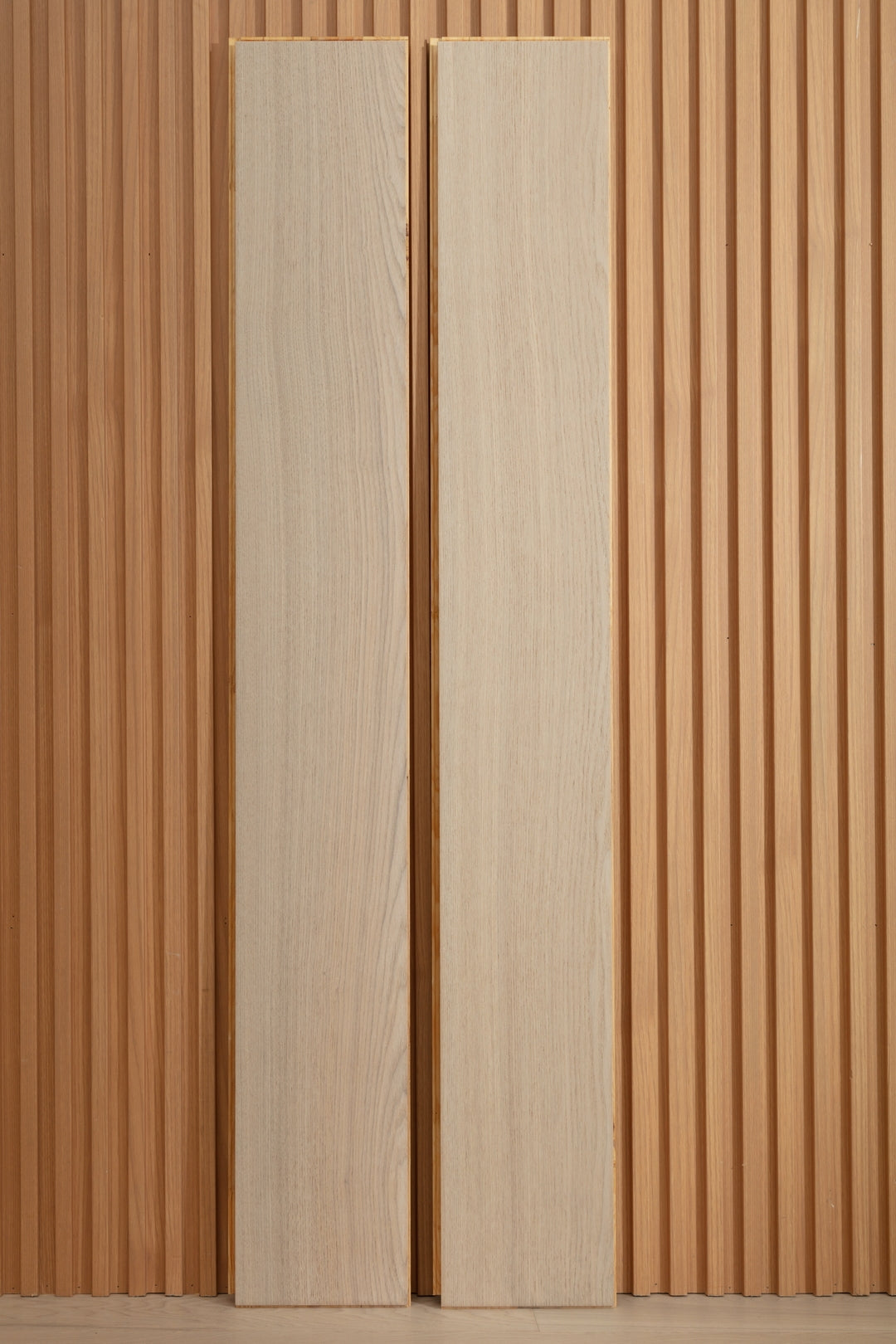 SC1210 New 3-layer Core Solid Wood European Oak Veneer 1.2mm Skid-resistant Click lock Joint Engineered Flooring