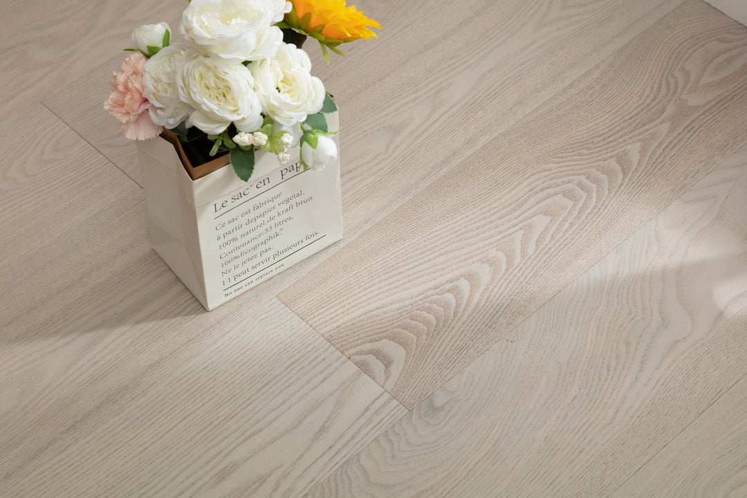 SC1211 New 3-layer Core Solid Wood European Oak Veneer 1.2mm Skid-resistant Click lock Joint Engineered Flooring