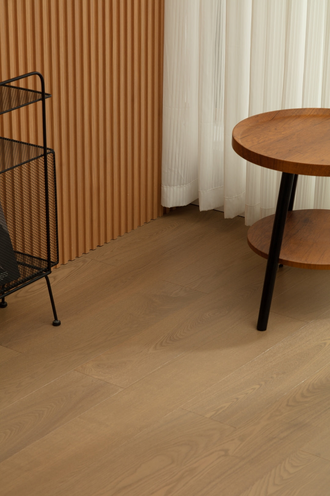 SC1212 New 3-layer Core Solid Wood European Oak Veneer 1.2mm Skid-resistant Click lock Joint Engineered Flooring