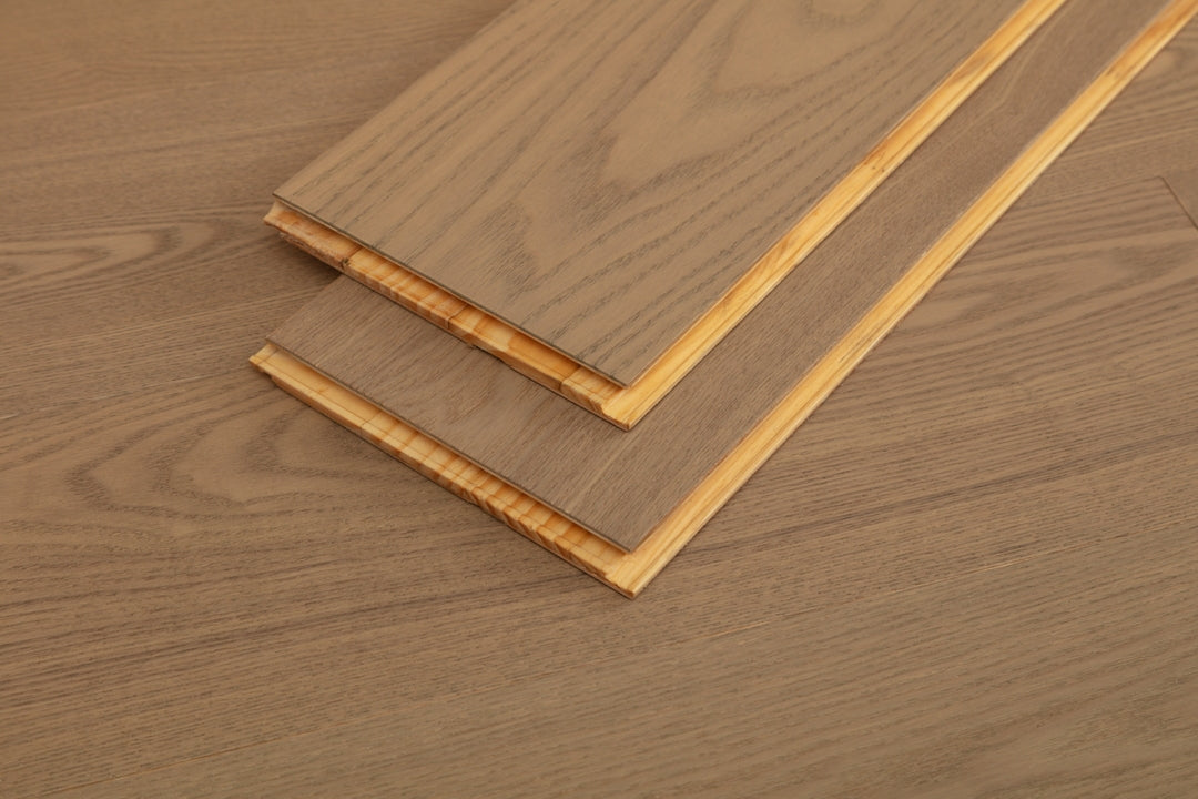 SC1212 New 3-layer Core Solid Wood European Oak Veneer 1.2mm Skid-resistant Click lock Joint Engineered Flooring