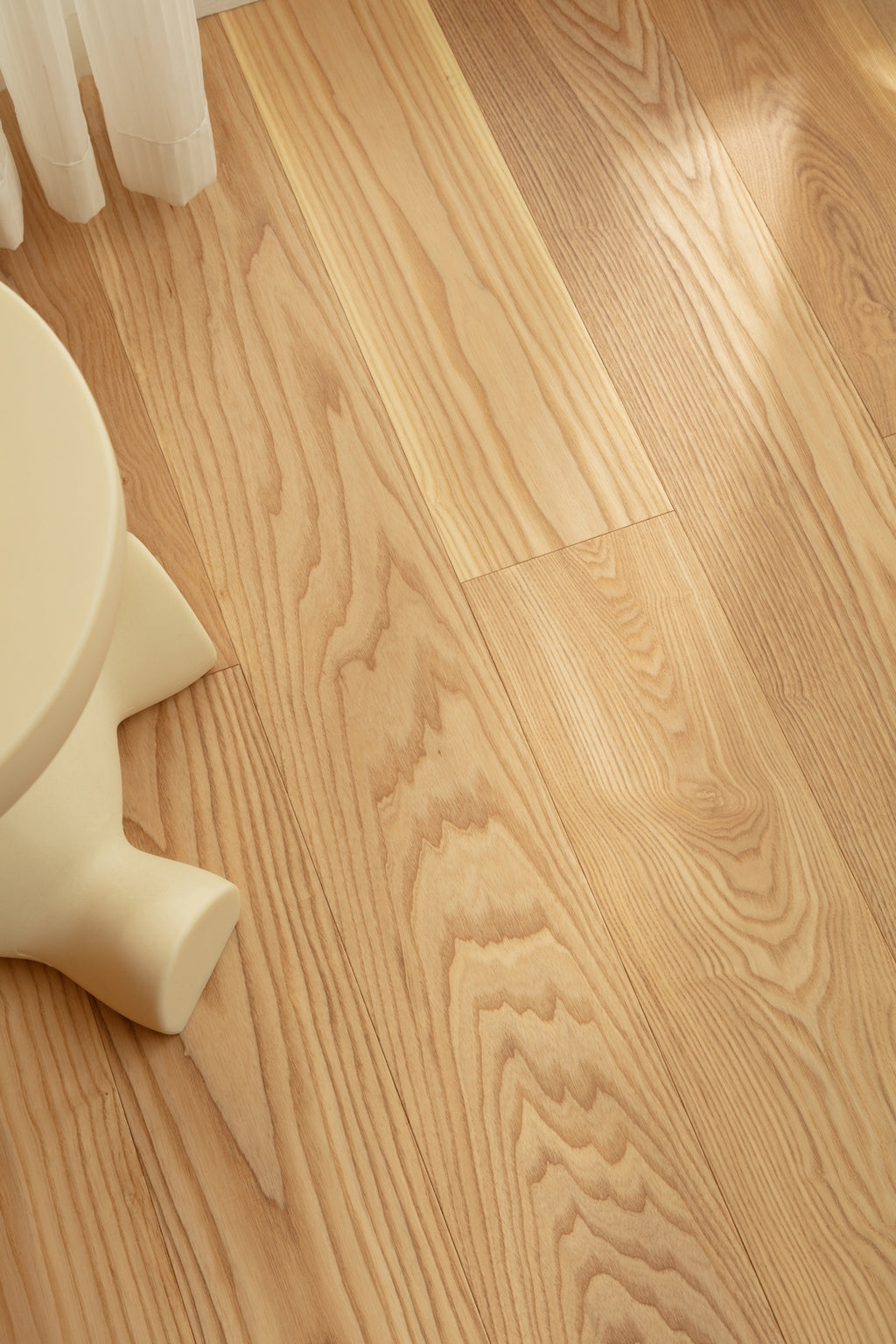 SC1213 New 3-layer Core Solid Wood European Oak Veneer 1.2mm Skid-resistant Click lock Joint Engineered Flooring