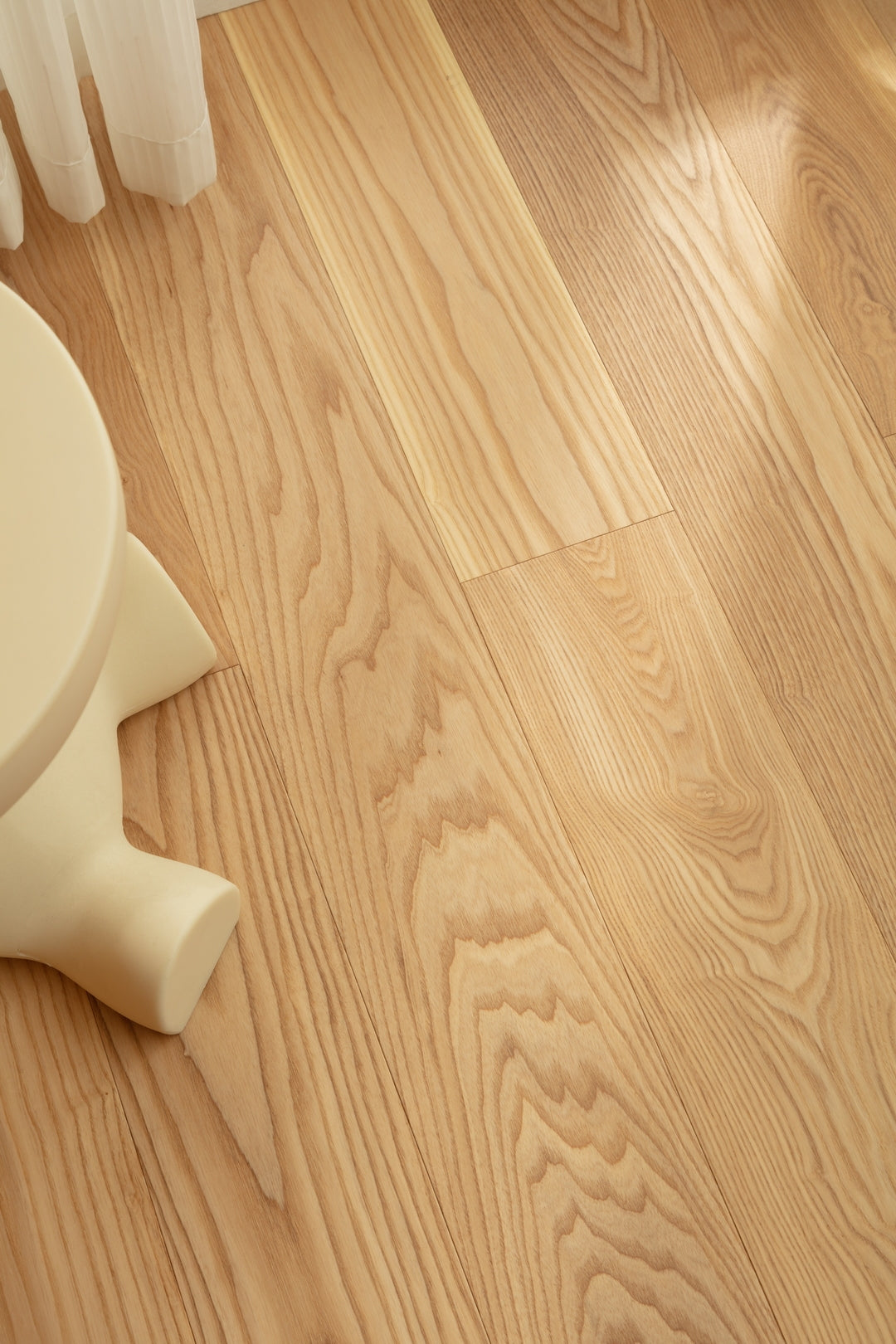 SC1213 New 3-layer Core Solid Wood European Oak Veneer 1.2mm Skid-resistant Click lock Joint Engineered Flooring
