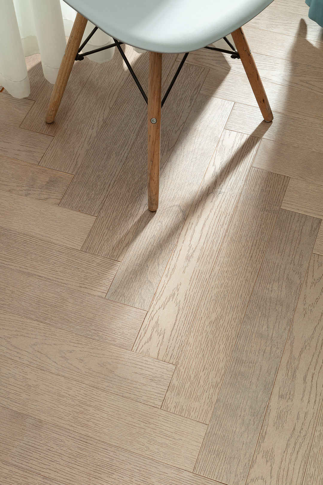 9208 Herringbone Art Parquet Metallic UV Finish Full Birch Multi-layer Core Solid Wood Oak Veneer Brushed Clickblock Joint Engineered Flooring