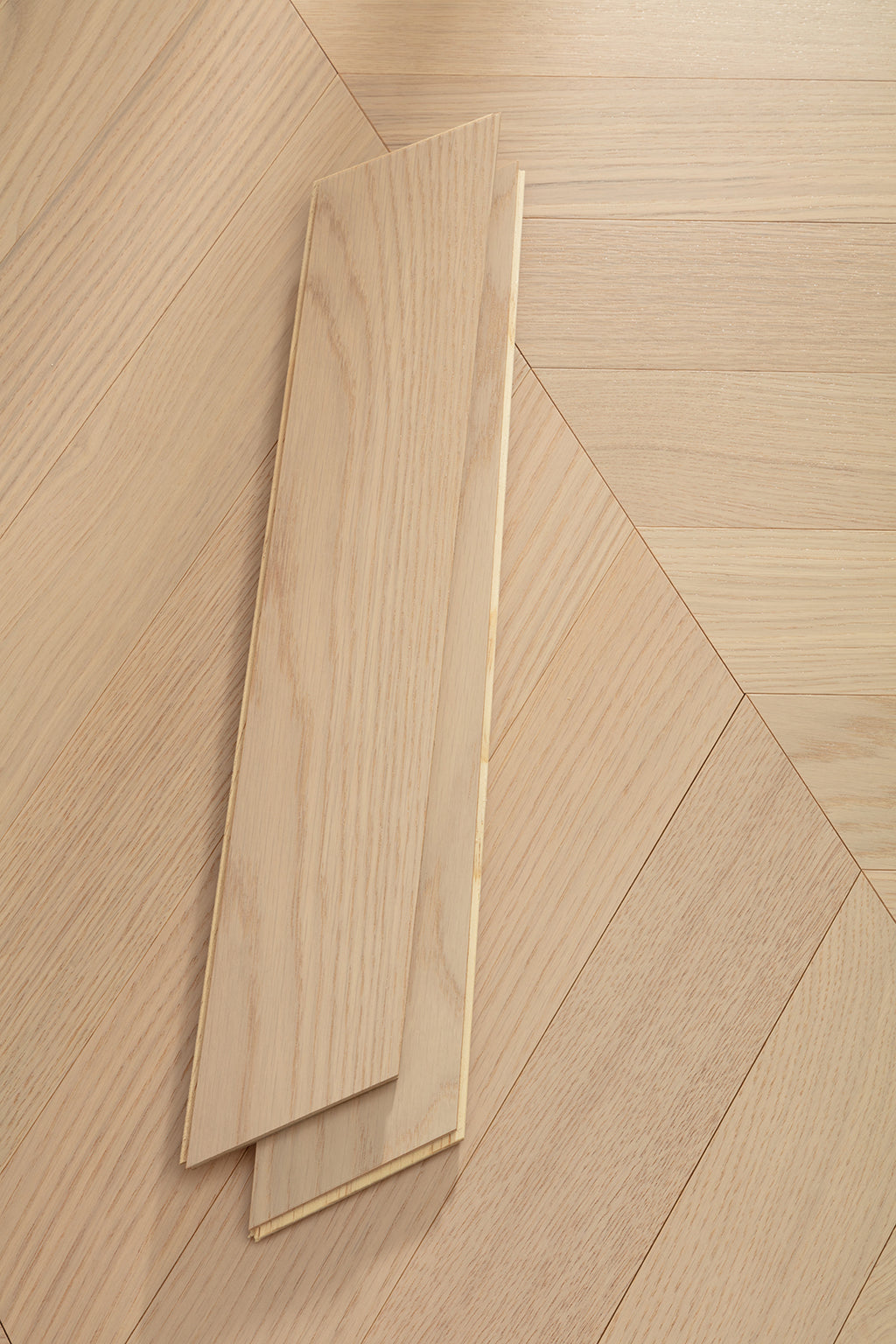 9507 Chevron Art Parquet Full Birch Multi-layer Core Solid Wood Oak Veneer Brushed Engineered Flooring