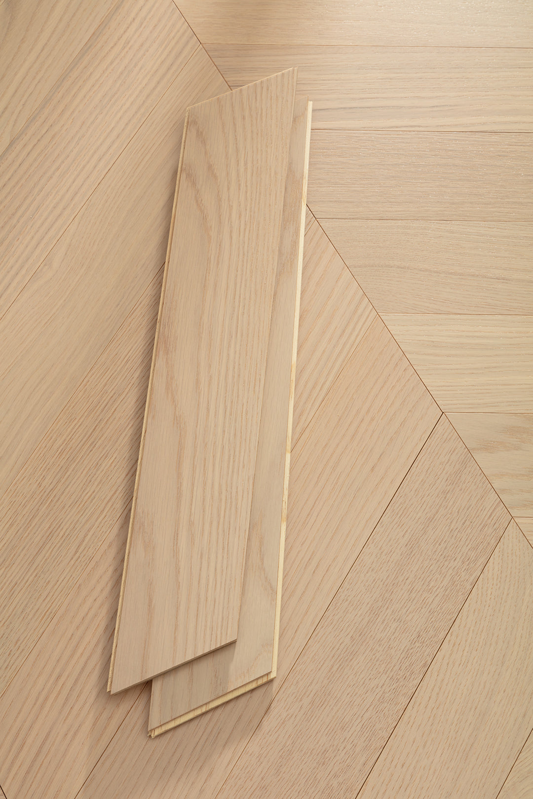 9507 Chevron Art Parquet Full Birch Multi-layer Core Solid Wood Oak Veneer Brushed Engineered Flooring