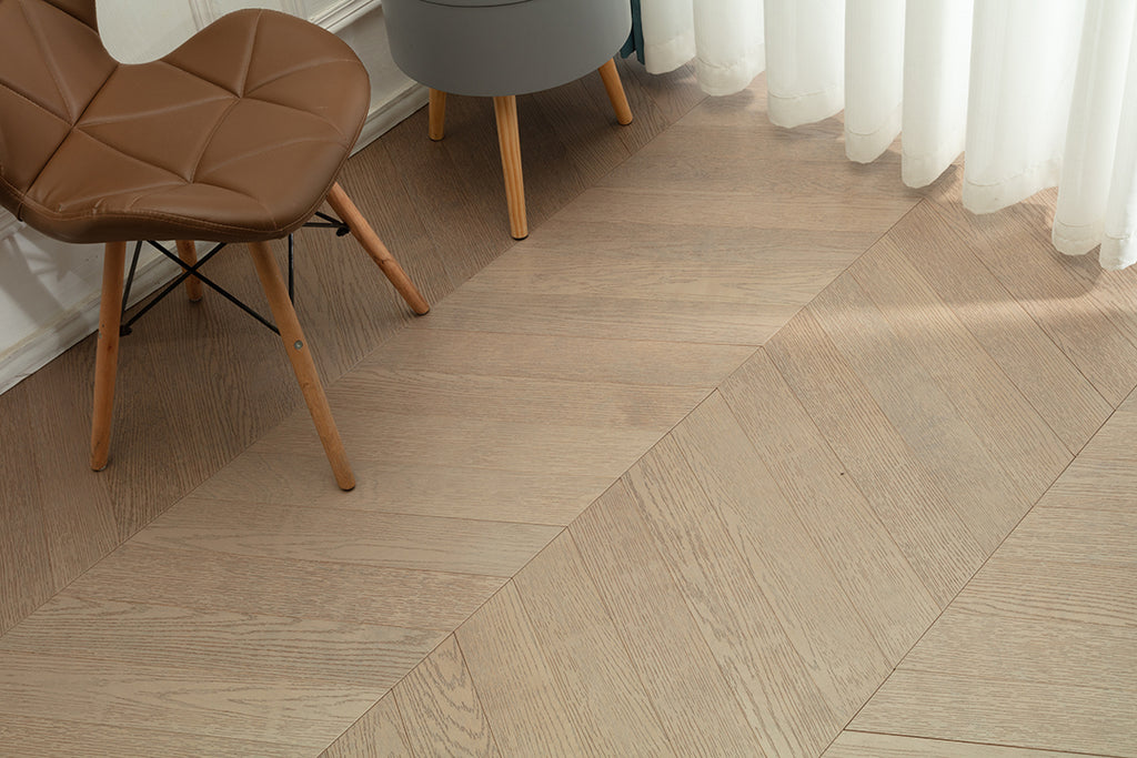 9508 Chevron Art Parquet Metallic UV Finish Full Birch Multi-layer Core Solid Wood Oak Veneer Brushed Engineered Flooring