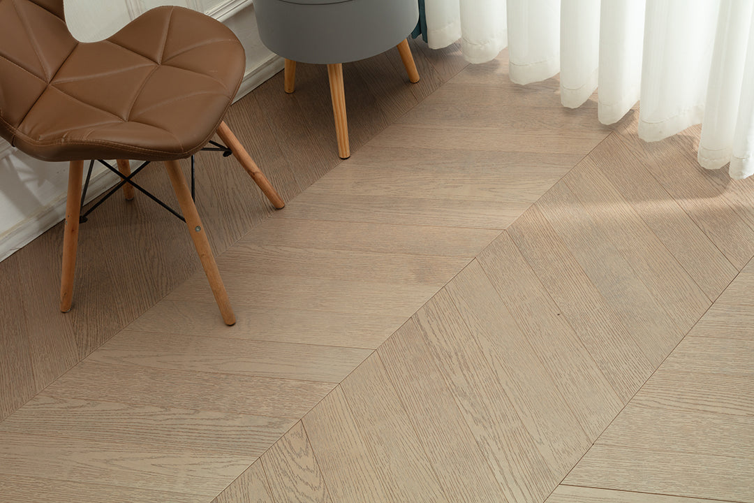 9508 Chevron Art Parquet Metallic UV Finish Full Birch Multi-layer Core Solid Wood Oak Veneer Brushed Engineered Flooring