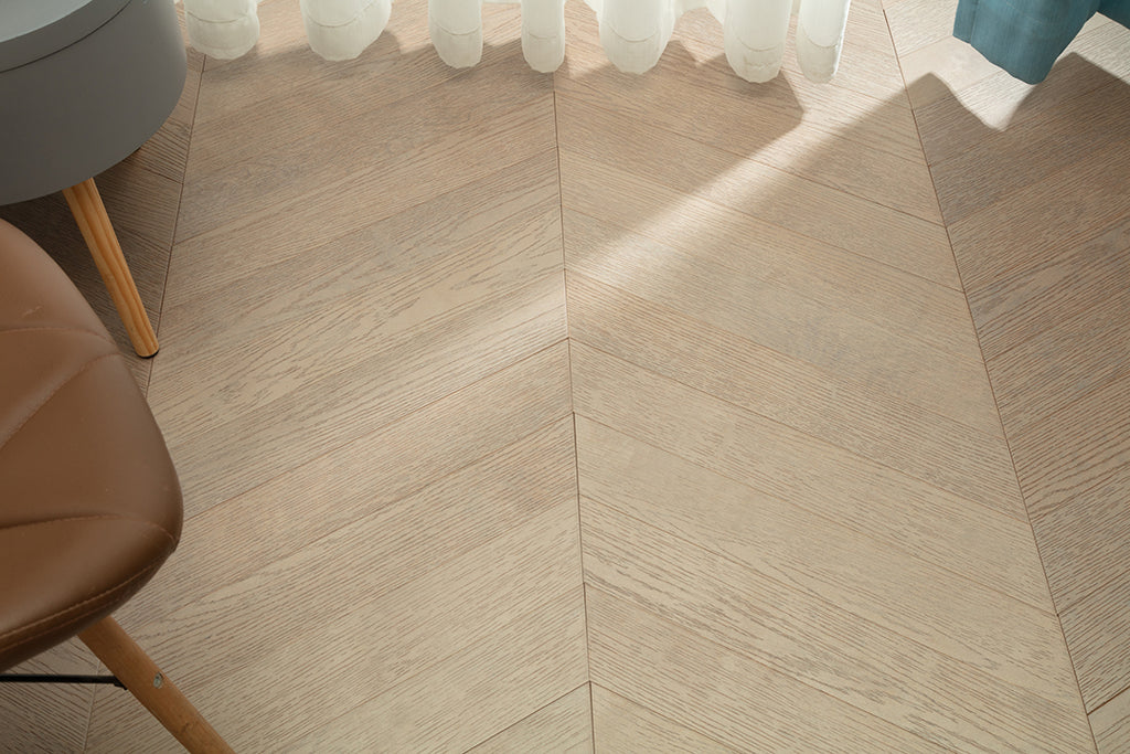 9508 Chevron Art Parquet Metallic UV Finish Full Birch Multi-layer Core Solid Wood Oak Veneer Brushed Engineered Flooring