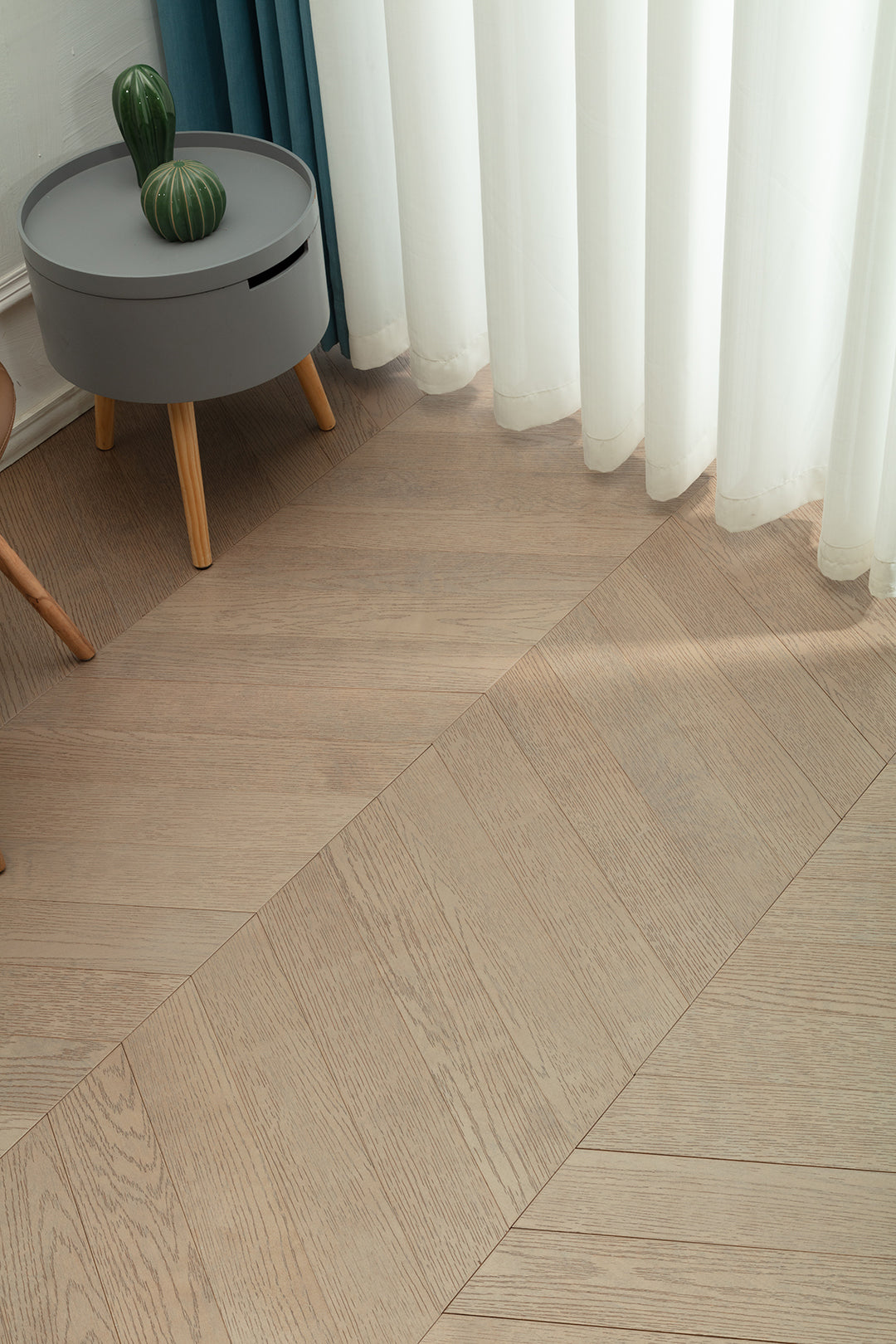 9508 Chevron Art Parquet Metallic UV Finish Full Birch Multi-layer Core Solid Wood Oak Veneer Brushed Engineered Flooring