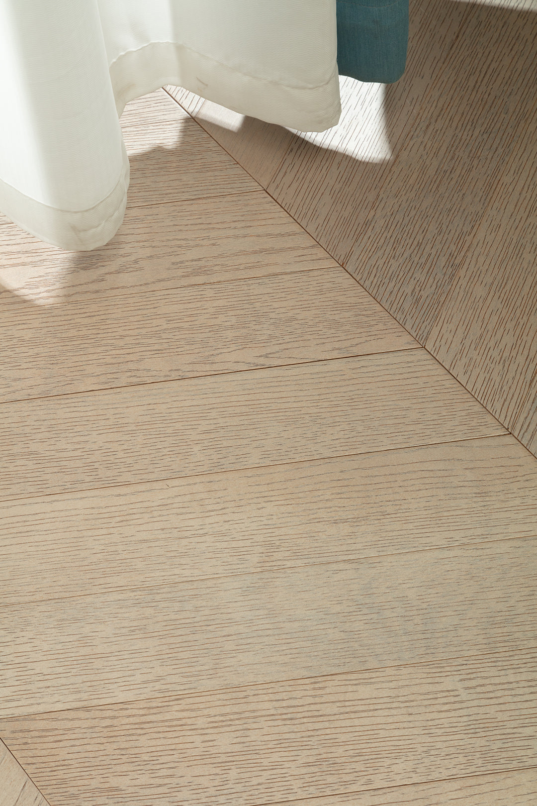 9508 Chevron Art Parquet Metallic UV Finish Full Birch Multi-layer Core Solid Wood Oak Veneer Brushed Engineered Flooring