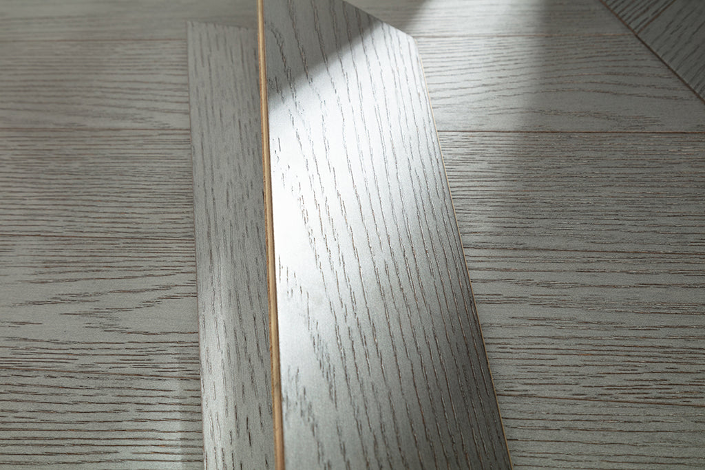 9509 Chevron Art Parquet Metallic UV Finish Full Birch Multi-layer Core Solid Wood Oak Veneer Brushed Engineered Flooring