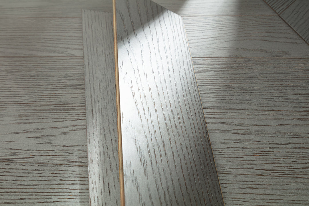 9509 Chevron Art Parquet Metallic UV Finish Full Birch Multi-layer Core Solid Wood Oak Veneer Brushed Engineered Flooring