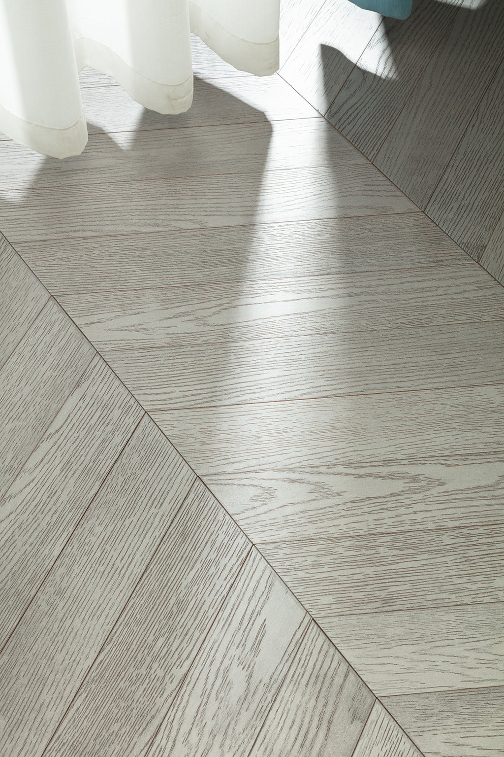 9509 Chevron Art Parquet Metallic UV Finish Full Birch Multi-layer Core Solid Wood Oak Veneer Brushed Engineered Flooring