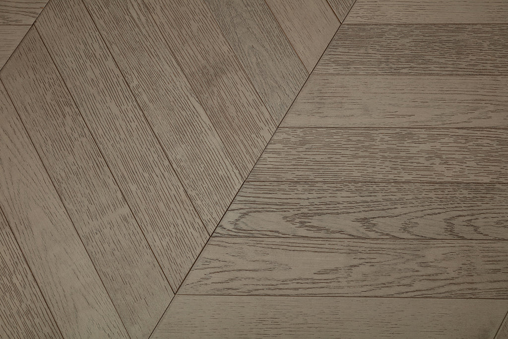 9510 Chevron Art Parquet Metallic UV Finish Full Birch Multi-layer Core Solid Wood Oak Veneer Brushed Engineered Flooring