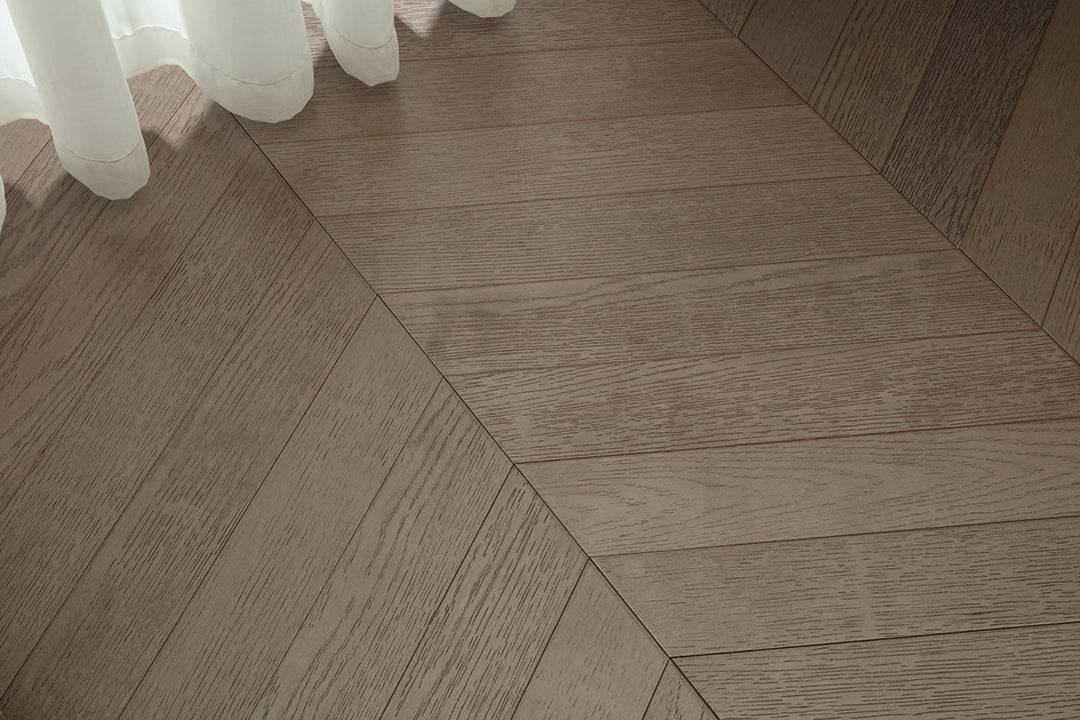 9510 Chevron Art Parquet Metallic UV Finish Full Birch Multi-layer Core Solid Wood Oak Veneer Brushed Engineered Flooring