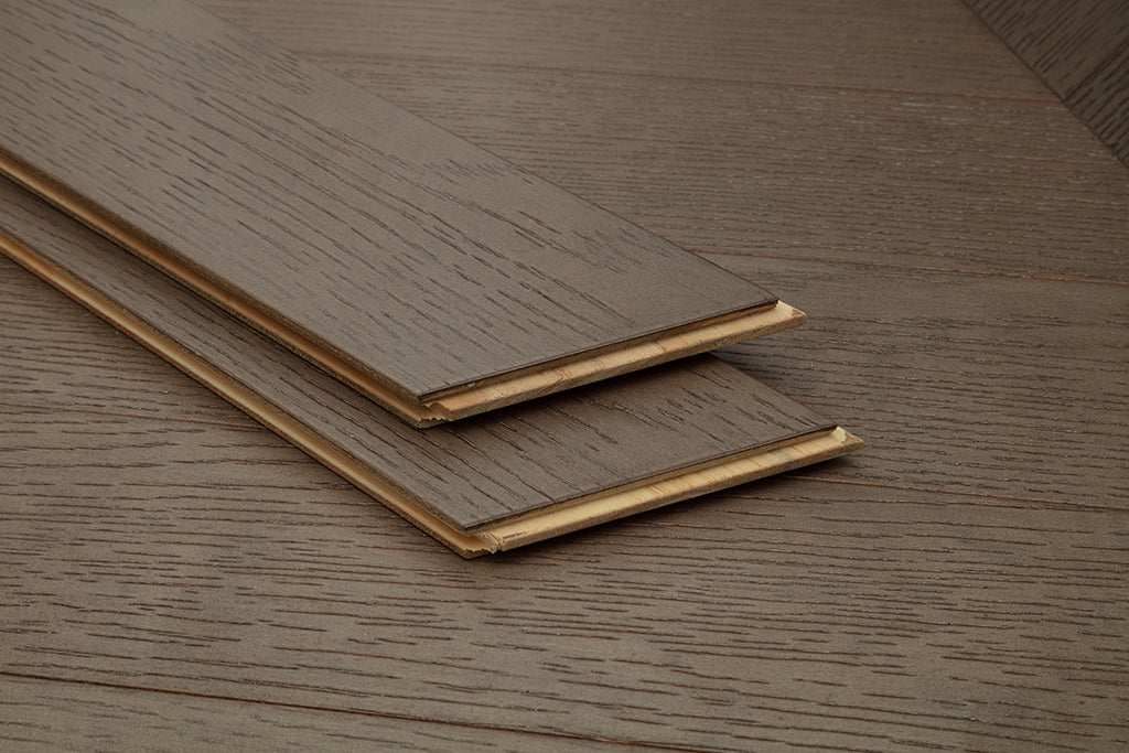9510 Chevron Art Parquet Metallic UV Finish Full Birch Multi-layer Core Solid Wood Oak Veneer Brushed Engineered Flooring
