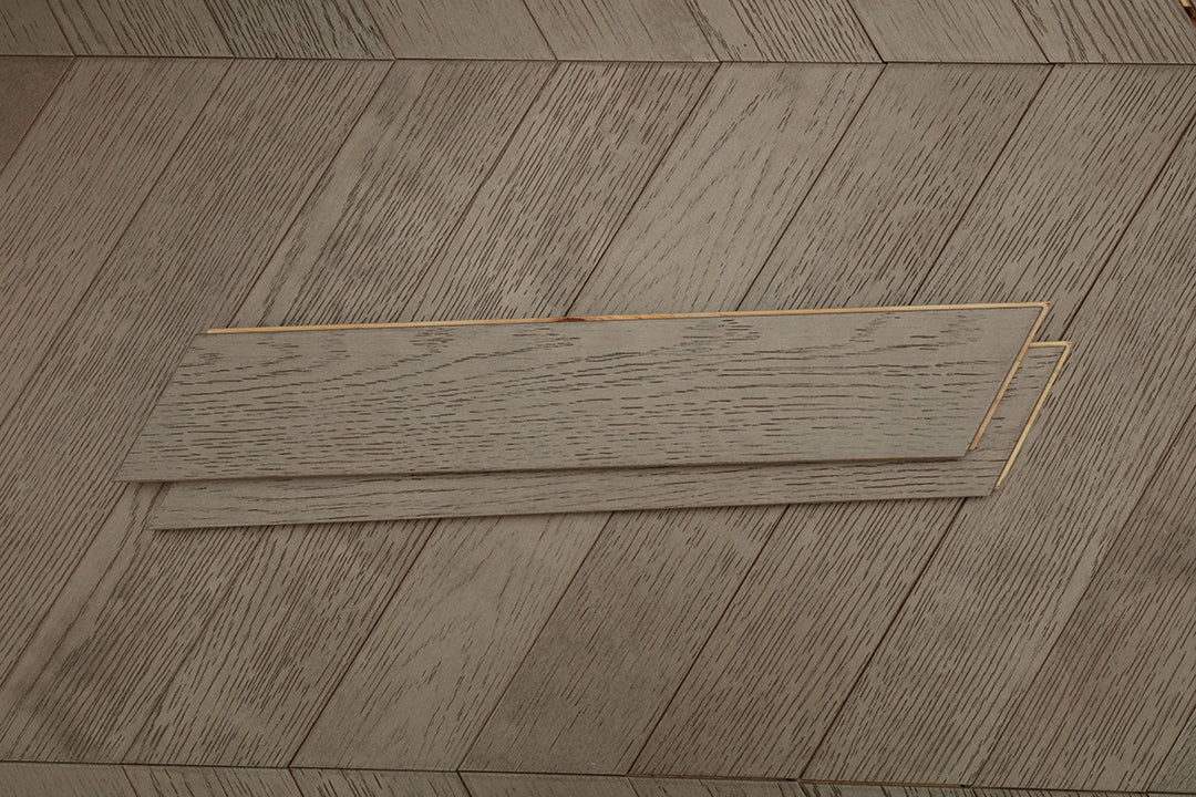9510 Chevron Art Parquet Metallic UV Finish Full Birch Multi-layer Core Solid Wood Oak Veneer Brushed Engineered Flooring