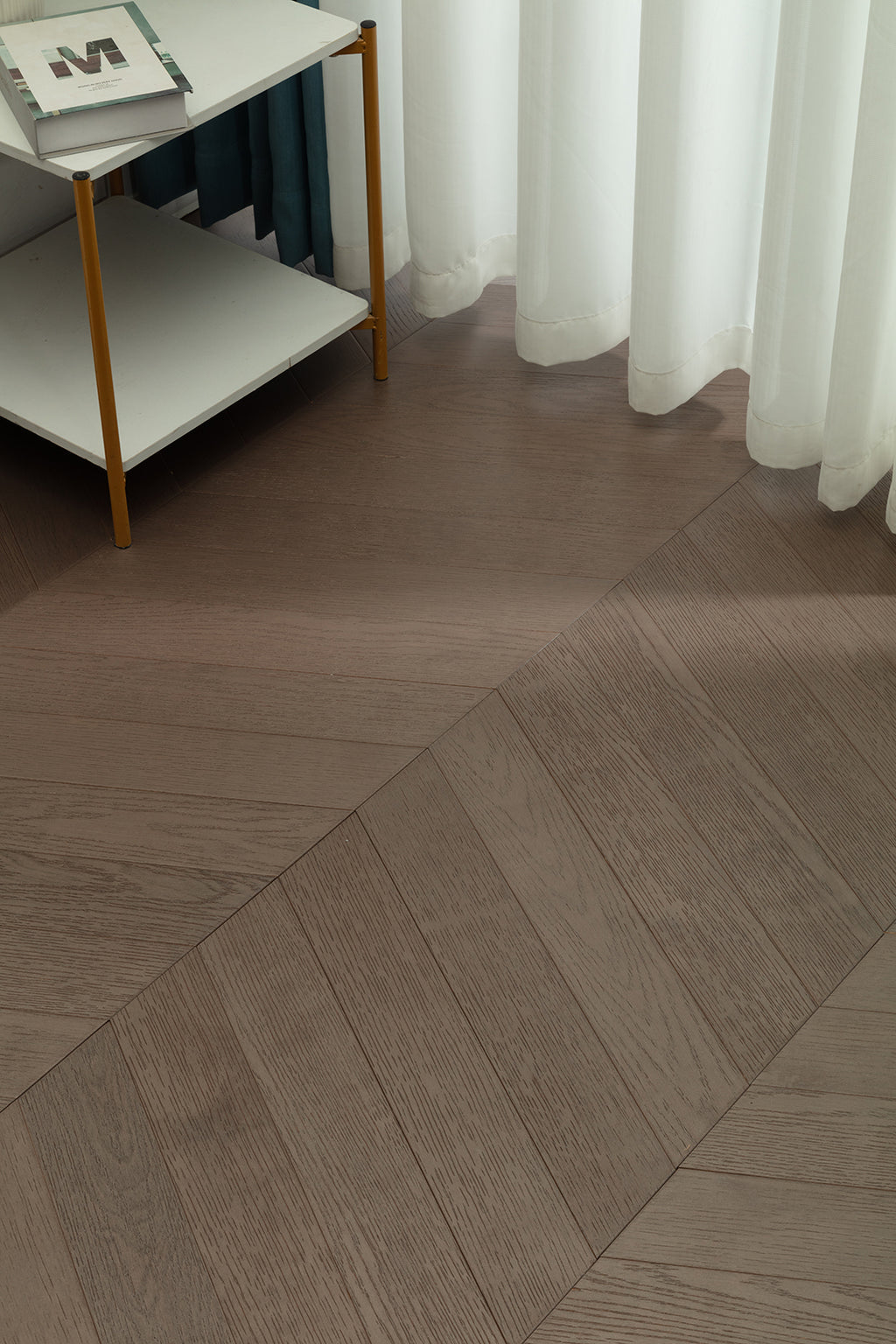 9510 Chevron Art Parquet Metallic UV Finish Full Birch Multi-layer Core Solid Wood Oak Veneer Brushed Engineered Flooring
