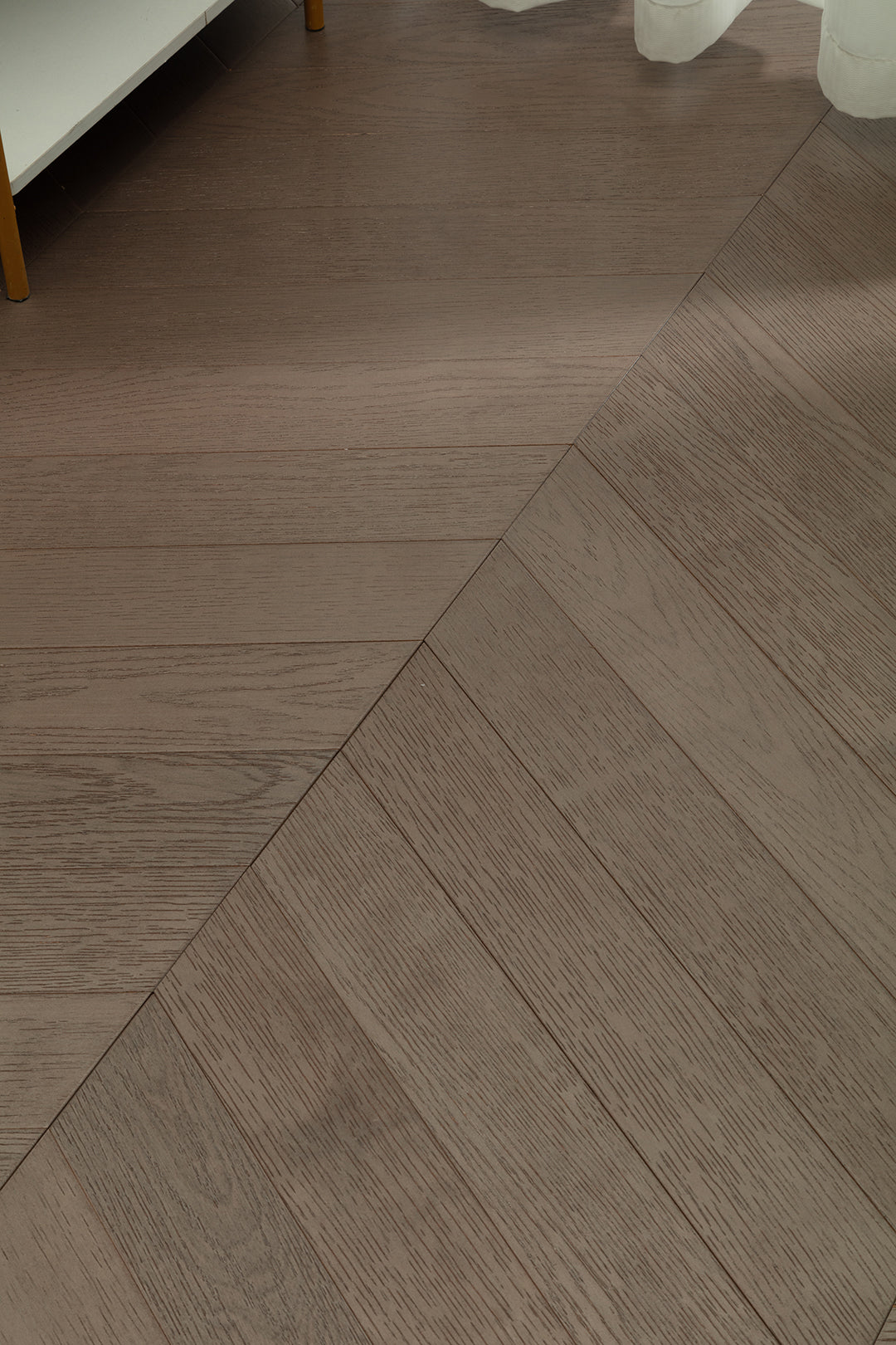 9510 Chevron Art Parquet Metallic UV Finish Full Birch Multi-layer Core Solid Wood Oak Veneer Brushed Engineered Flooring