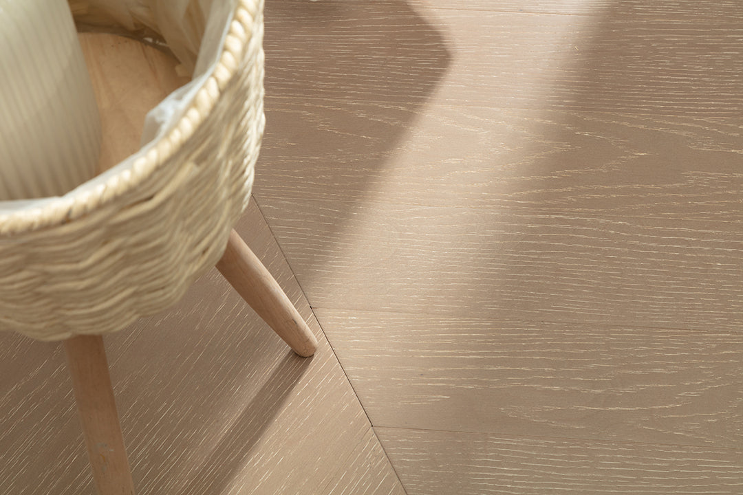 9511 Chevron Art Parquet  Full Birch Multi-layer Core Solid Wood Oak Veneer Brushed Engineered Flooring