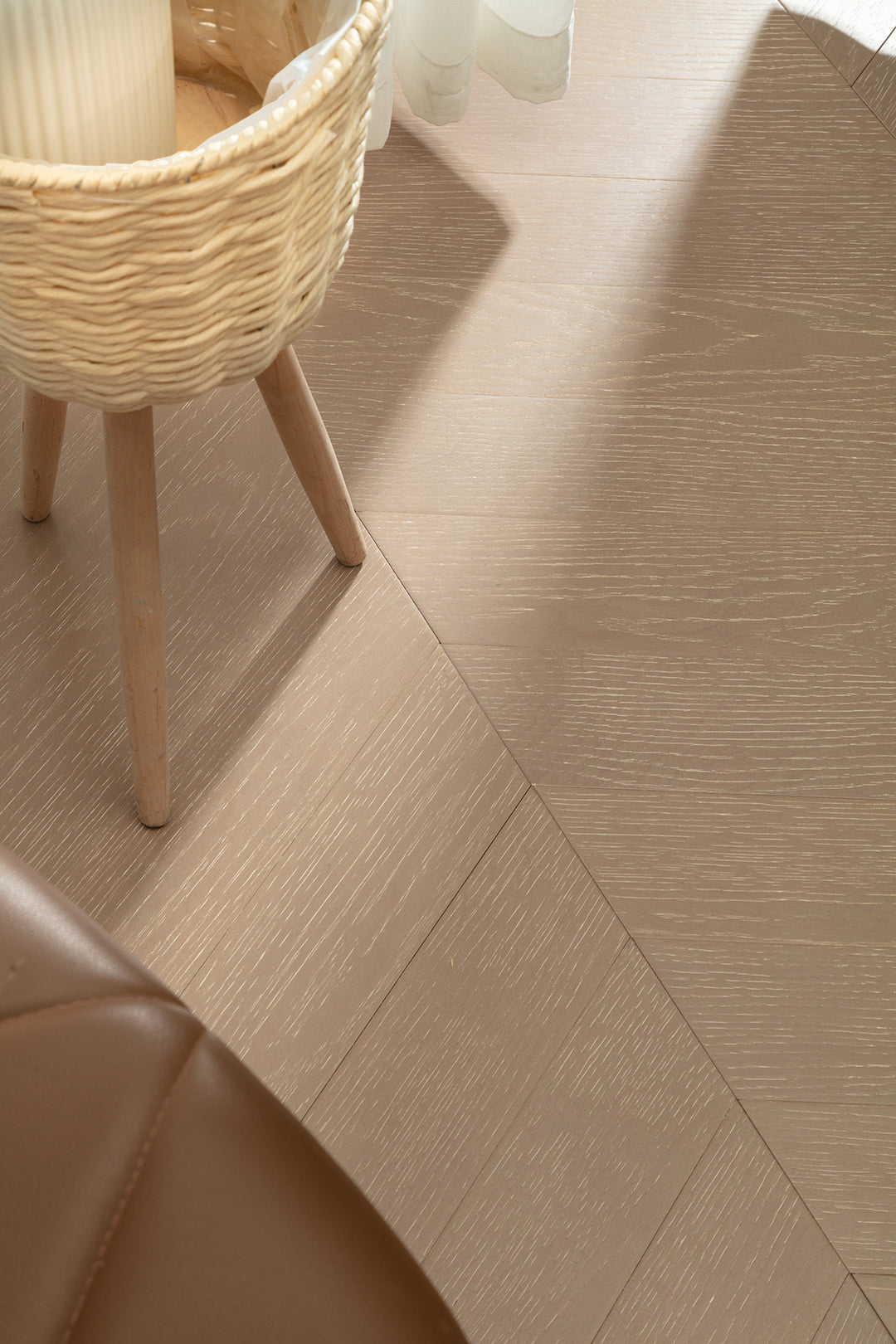 9511 Chevron Art Parquet  Full Birch Multi-layer Core Solid Wood Oak Veneer Brushed Engineered Flooring