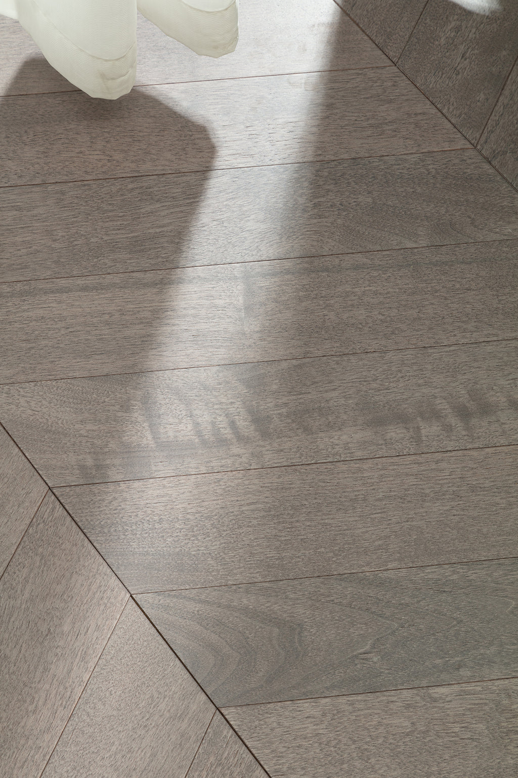 9516 Chevron Art Parquet Metallic UV Finish Full Birch Multi-layer Core Solid Wood Black Walnut Veneer Brushed Engineered Flooring