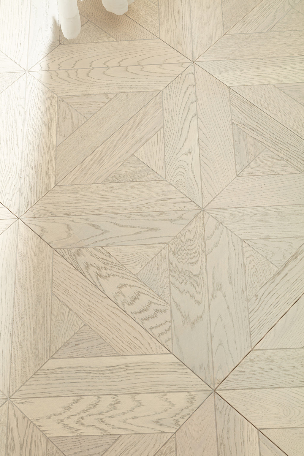 9152 Art Parquet Full Birch Multi-layer Core Solid Wood Oak Veneer Skid-resistant Flush Joint Engineered Flooring