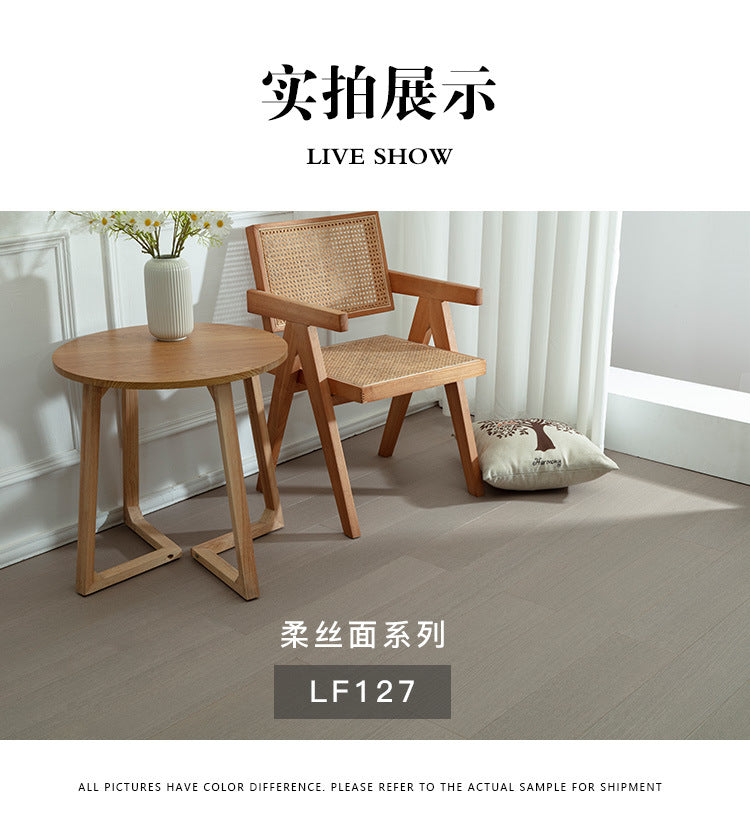 Free home installation with solid wood skirting board included Smooth Skin Feel Lacquer Flooring New Three-Layer Solid Core Real Wood Oak Flooring