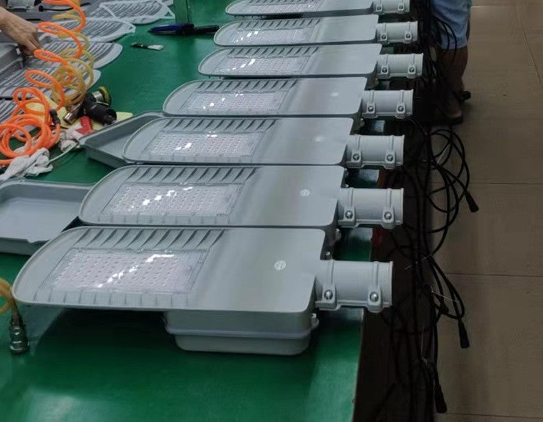 Engineering Solar Street Light Aluminum IP65 Waterproof Outdoor Courtyard Lighting 1000W 2000W 3000W LED Solar Light