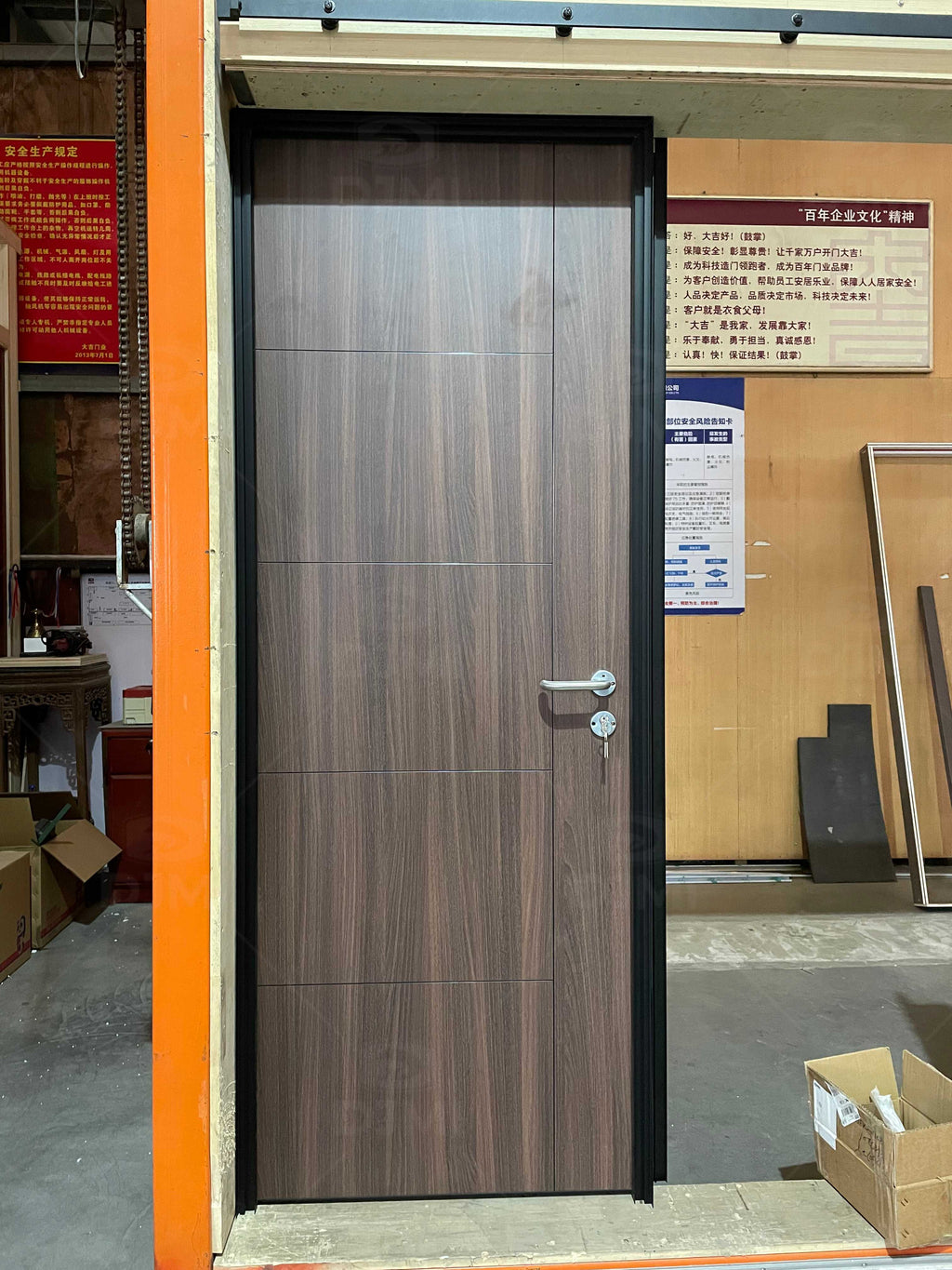 China Top Manufacturers' Natural Wood Grain Laminated Plywood Timber Slab Door Modern for Interior Hotels Hospitals Apartments