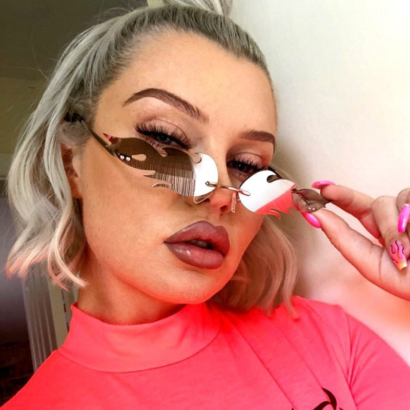 Personalized Flame Sunglasses Women's Fashion Metal Frameless Sunglasses Trendy European and American Christmas Party Quirky Glasses