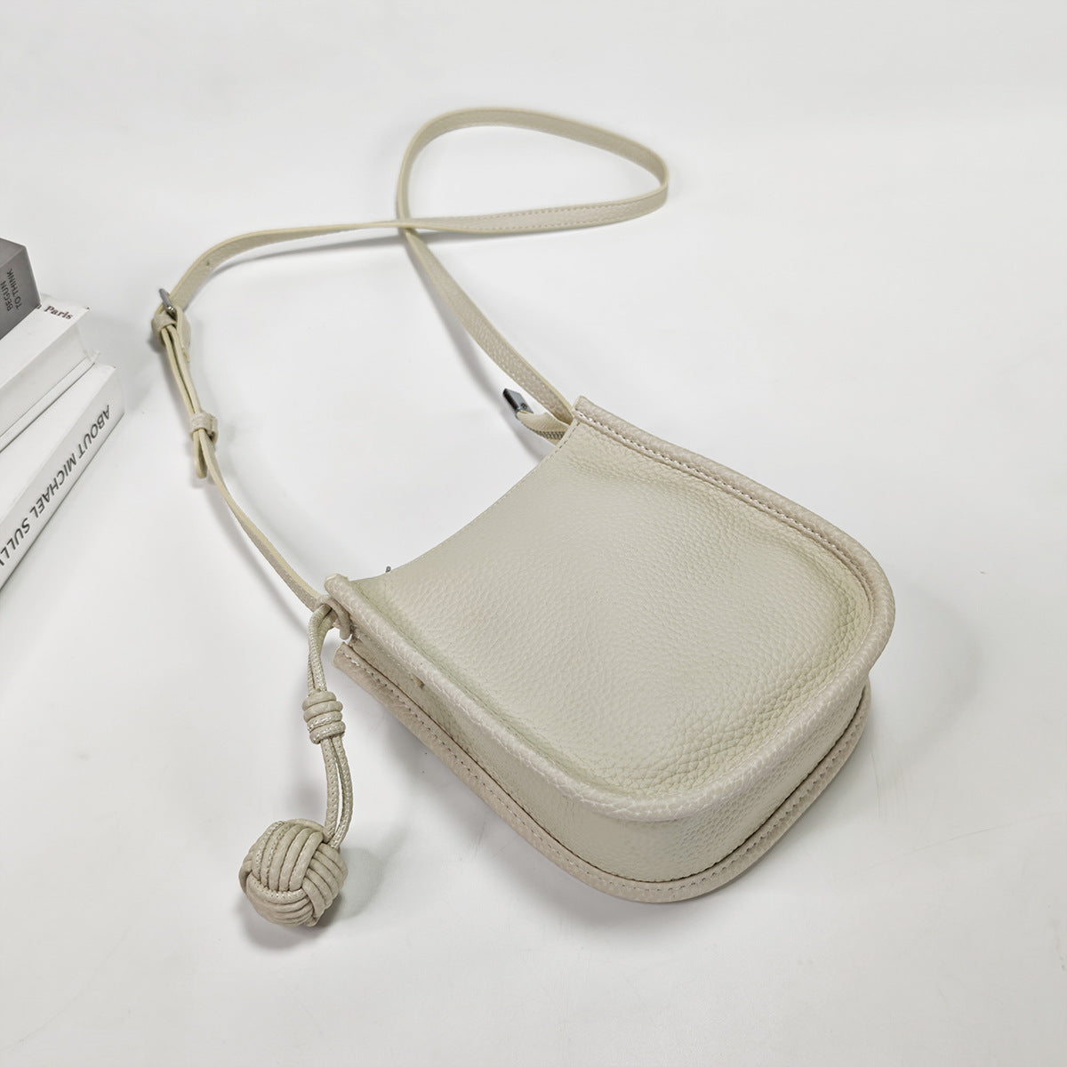 Genuine Leather Small Bucket Bag Trendy Small Bag for Women Fashion Woven Ball Phone Bag Versatile Shoulder Crossbody Bag