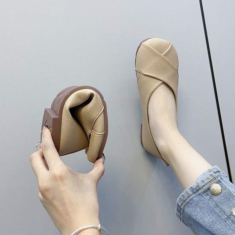 2025New style soft leather large size women's shoes with beef tendon sole36-43Wide Soft Sole Slip-On Shoes