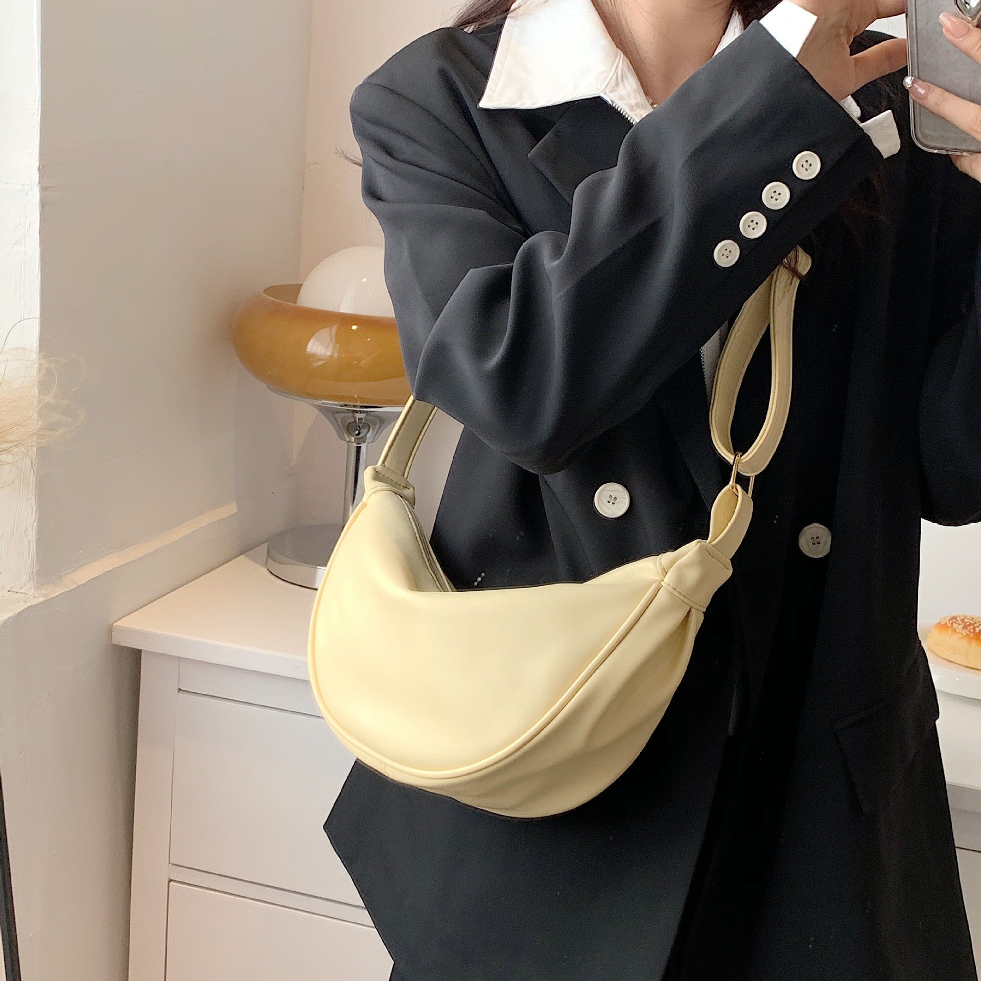 New Dumpling Underarm Bag Baguette Single Shoulder Large Capacity Korean Version Versatile Underarm Women's Bag Crossbody Commuter Bag