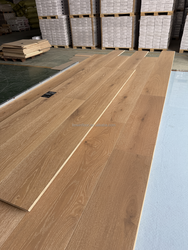 Custom Traditional Multi-Layer Engineered Oak Flooring 0.6mm Veneer | Eco-Friendly Water Resistant Durable Wood Plank for Hotel