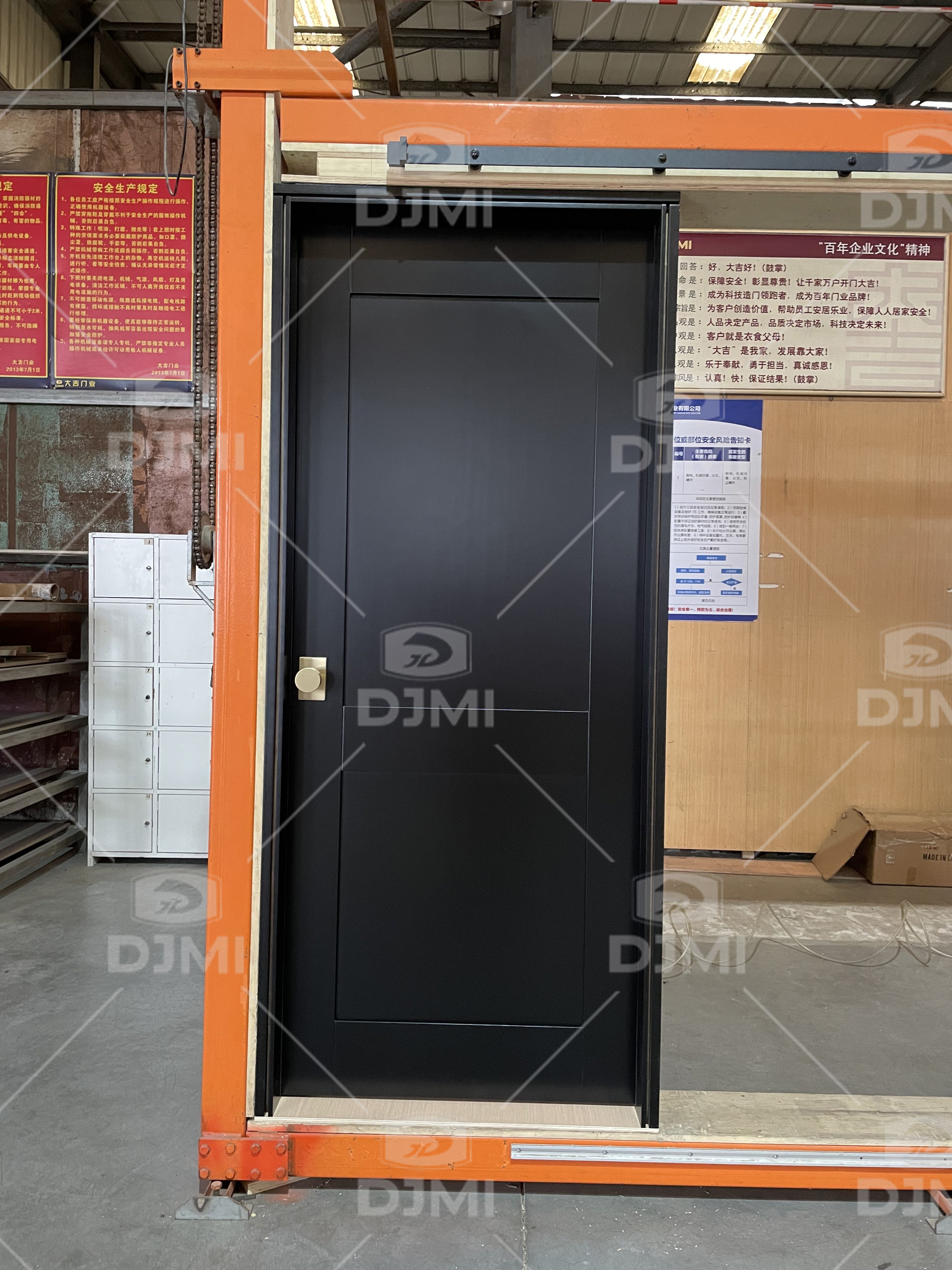 China Manufactured Paneled Solid Wood Primed Shaker Slab Standard Door Oak 3 Panel Shaker Internal Door